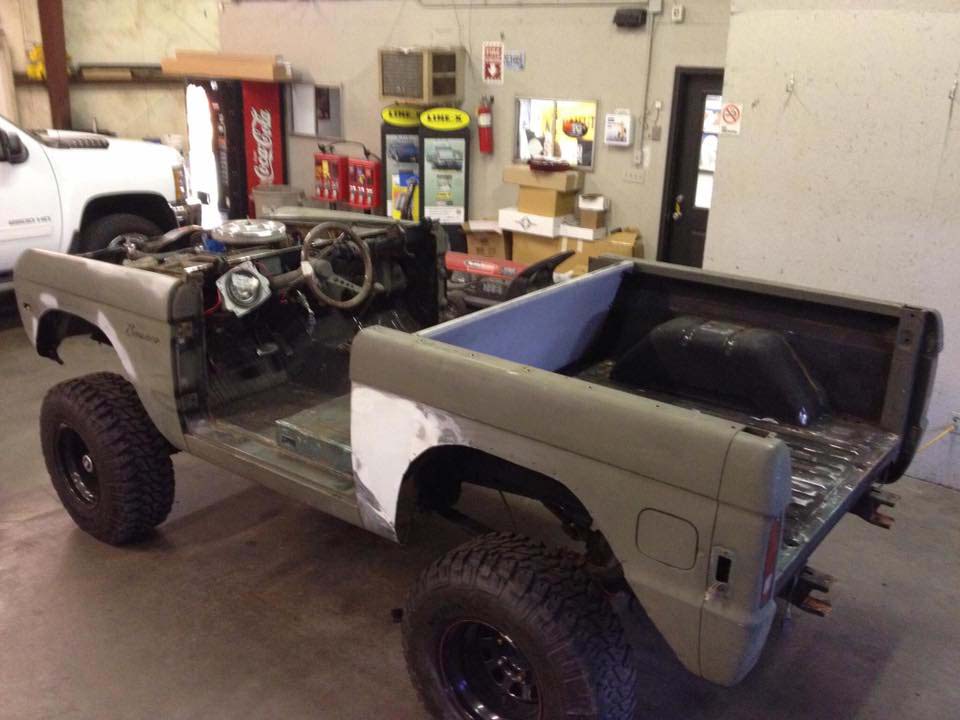 Защита кузовов и элементов и элементов салона Ford Bronco по технологии полимерного покрытия Line-X