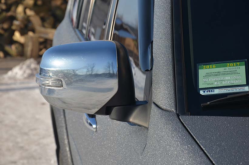 Защита кузова внедорожника Mitsubishi Pajero Sport с помощью нанесения полимерного покрытия Line-X