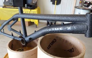 Окраска защитным полимерным покрытием Line-X велосипедов и других транспортных средств для спорта и отдыха