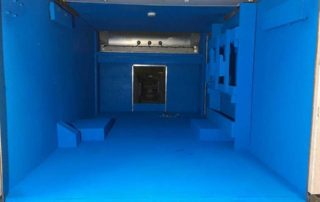 Защита фургона полимерным покрытием Line-X голубого цвета от механических повреждений и коррозии