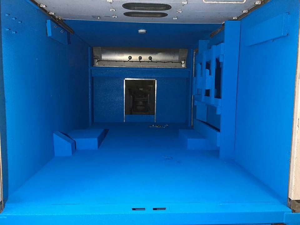 Защита фургона полимерным покрытием Line-X голубого цвета от механических повреждений и коррозии