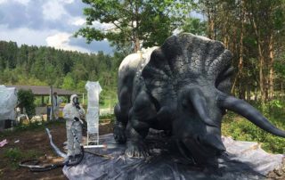 Защита легких конструкций из пенопласта или пенополиуретана от механических повреждений и непогоды, с помощью нанесения полимерного покрытия Line-X: http://www.linex.com.ua/architecture-design/