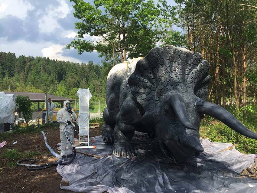 Защита легких конструкций из пенопласта или пенополиуретана от механических повреждений и непогоды, с помощью нанесения полимерного покрытия Line-X: http://www.linex.com.ua/architecture-design/