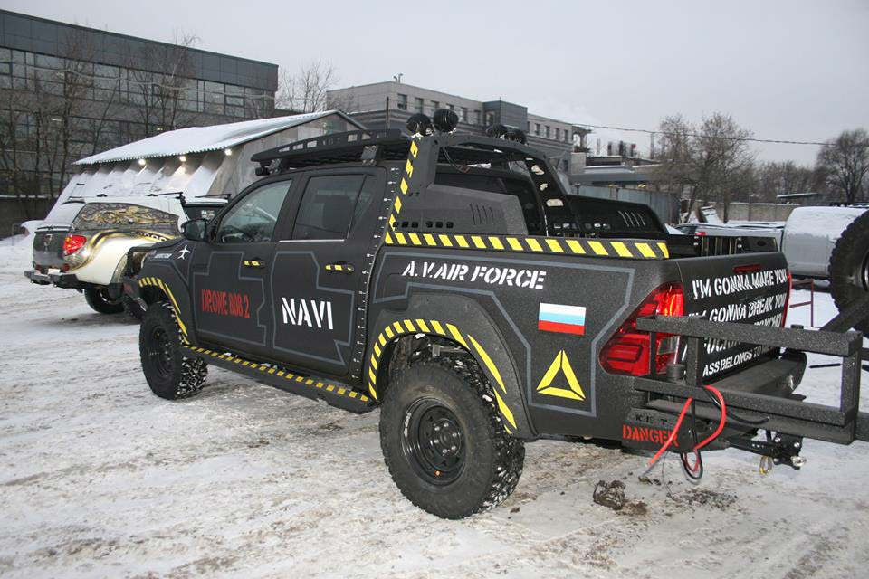 Защита кузова автомобиля полимерным покрытием Line-X, трафаретная аэрография