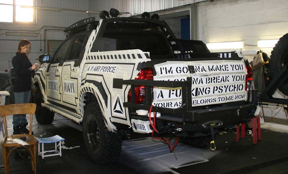 Защита кузова автомобиля полимерным покрытием Line-X, трафаретная аэрография