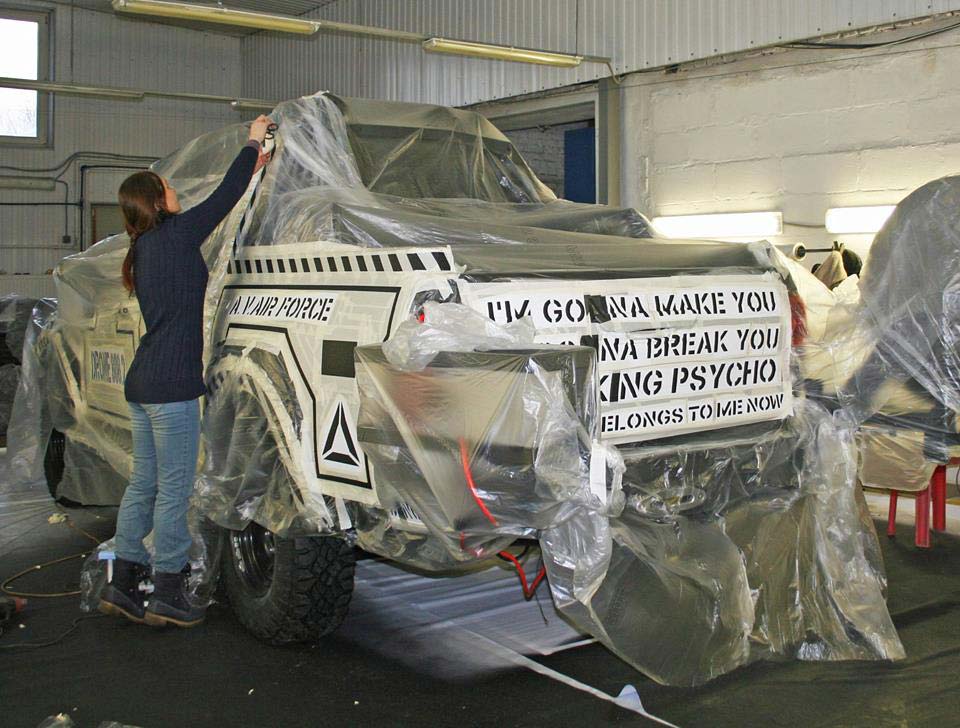 Защита кузова автомобиля полимерным покрытием Line-X, трафаретная аэрография