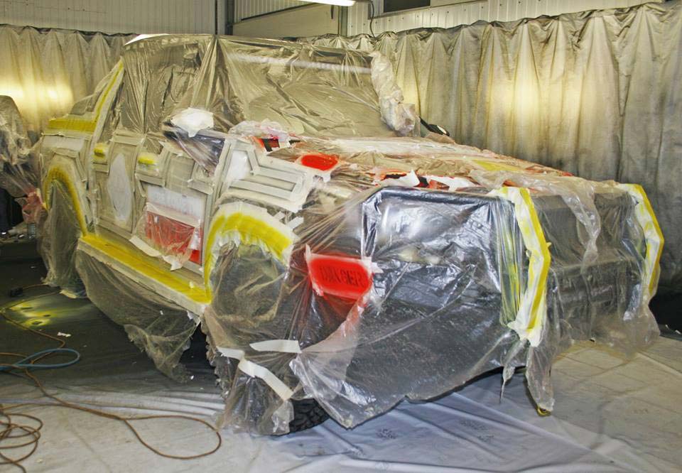 Защита кузова автомобиля полимерным покрытием Line-X, трафаретная аэрография