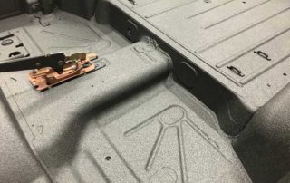 Антикоррозийная обработка несущего кузова автомобиля полимерным покрытием Line-X