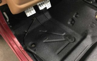 Антикоррозийная обработка несущего кузова автомобиля полимерным покрытием Line-X