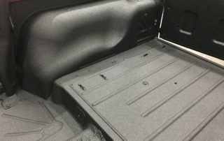 Антикоррозийная обработка несущего кузова автомобиля полимерным покрытием Line-X