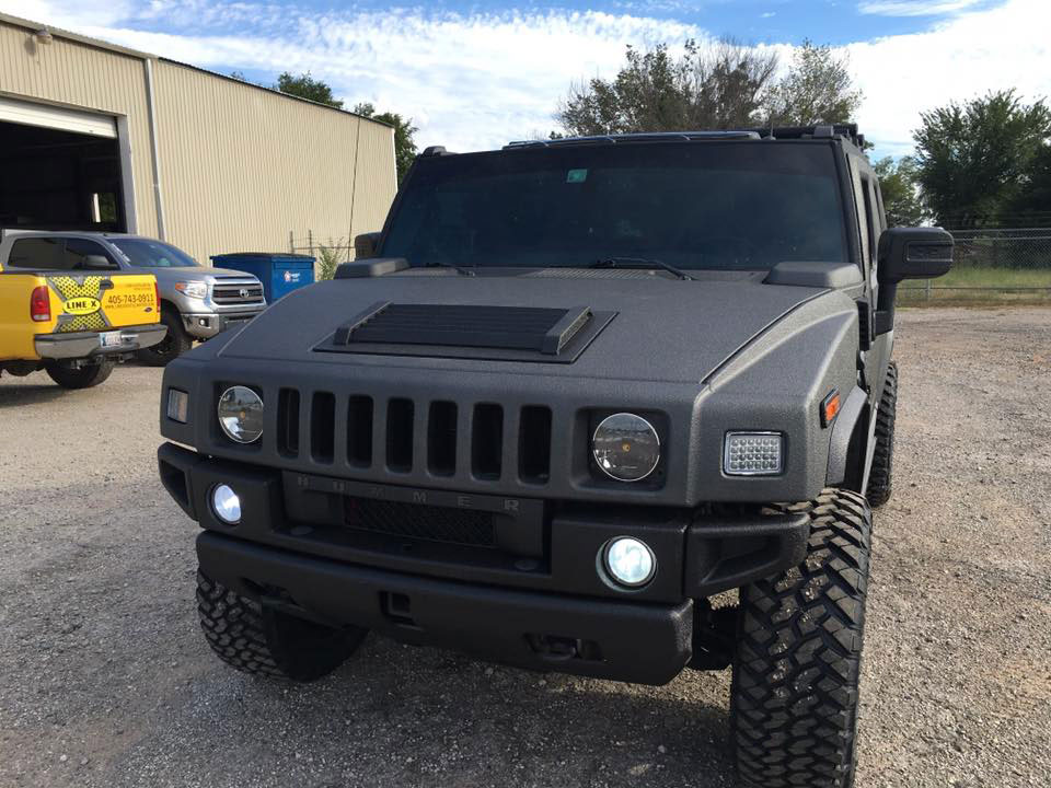 Защита кузова внедорожника Hummer H2 полимерным покрытием Line-X