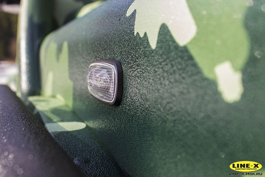 Защита кузова внедорожника Land Rover Defender, маскировочная аэрография 