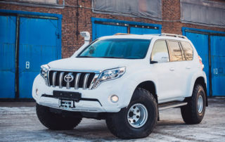 Защита кузова внедорожника Toyota Land Cruiser Prado полимерным покрытием Line-X