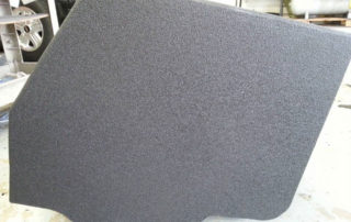 Защита автомобильной акустики: корпусов колонок и сабвуферов полимерным покрытием Line-X