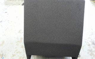 Защита автомобильной акустики: корпусов колонок и сабвуферов полимерным покрытием Line-X