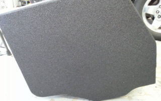 Защита автомобильной акустики: корпусов колонок и сабвуферов полимерным покрытием Line-X