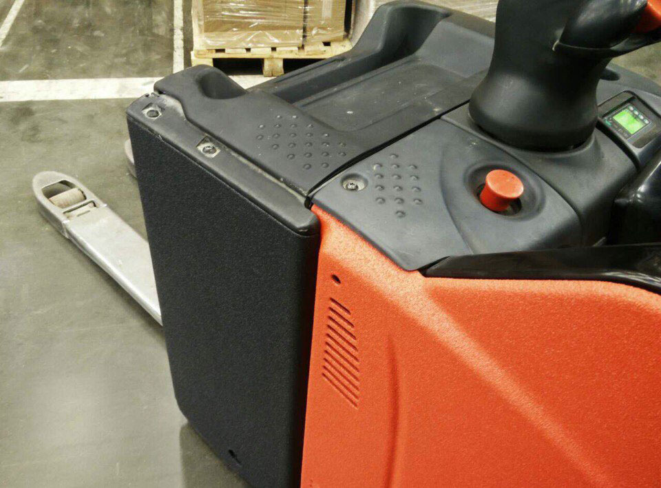 Защита авто, электропогрузчиков и другого складского оборудования полимерным покрытием Line-X