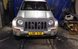 Защита капота автомобиля от сколов и царапин полимерным покрытием Line-X