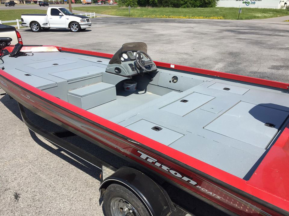 Защита палубы яхты, лодки или катера полимерным покрытием Line-X