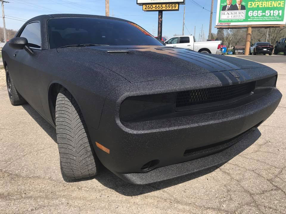 защиту кузова автомобиля полимерным покрытием Line-X