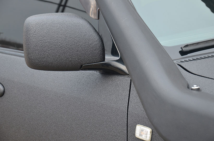 Защита кузова Toyota Land Cruiser 100 полимерным покрытием Line-X