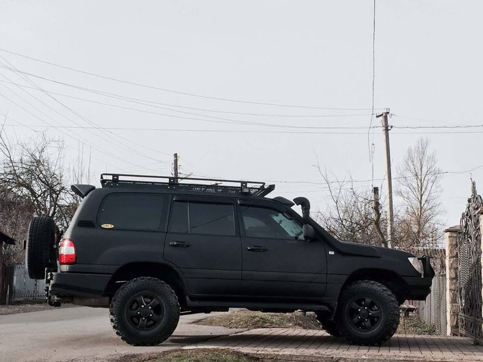 Защита кузова Toyota Land Cruiser 100 полимерным покрытием Line-X