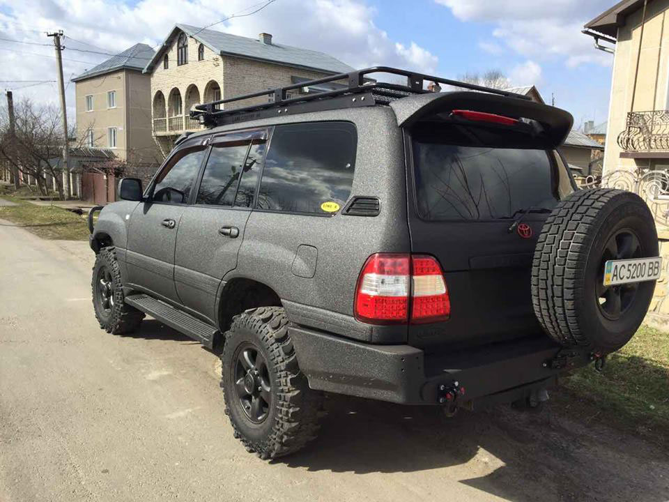 Защита кузова Toyota Land Cruiser 100 полимерным покрытием Line-X