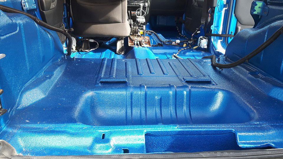 Шумоизоляция и антикоррозийная обработка салона автомобиля защитным полимерным покрытием Line-X