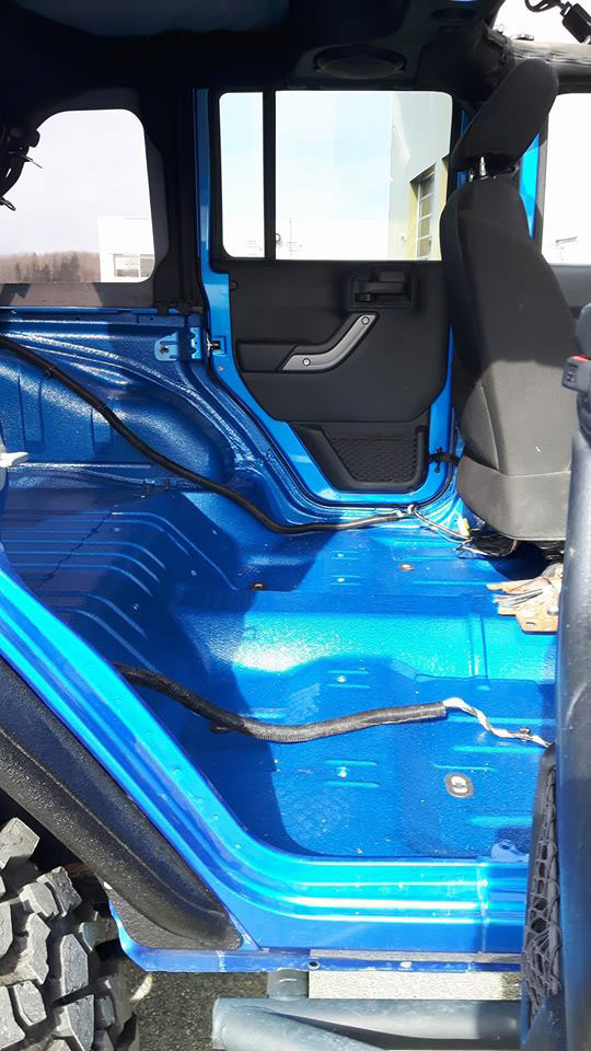 Шумоизоляция и антикоррозийная обработка салона автомобиля защитным полимерным покрытием Line-X