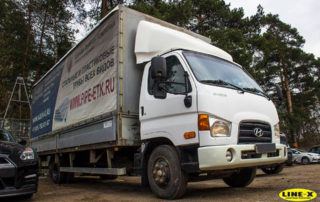 Ремонт кабины грузовика Hyundai HD-78 с помощью нанесения защитного полимерного покрытия Line-X белого цвета