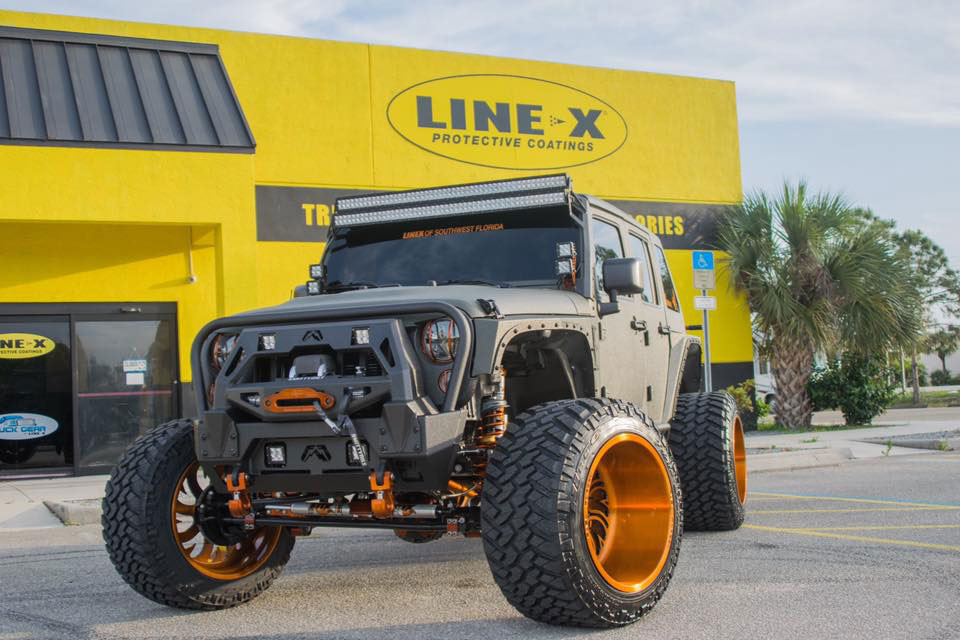 Защита внедорожных автомобилей для офф-роуд соревнований полимерным покрытием Line-X