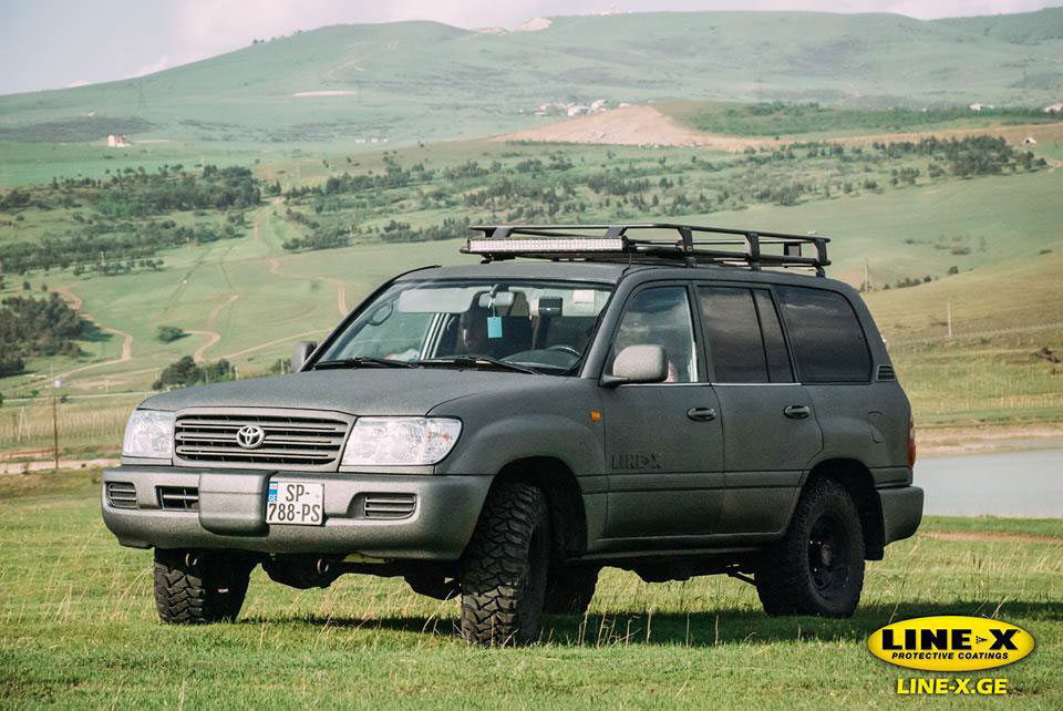 Защита кузова автомобиля Toyota Land Cruiser полимерным покрытием Line-X