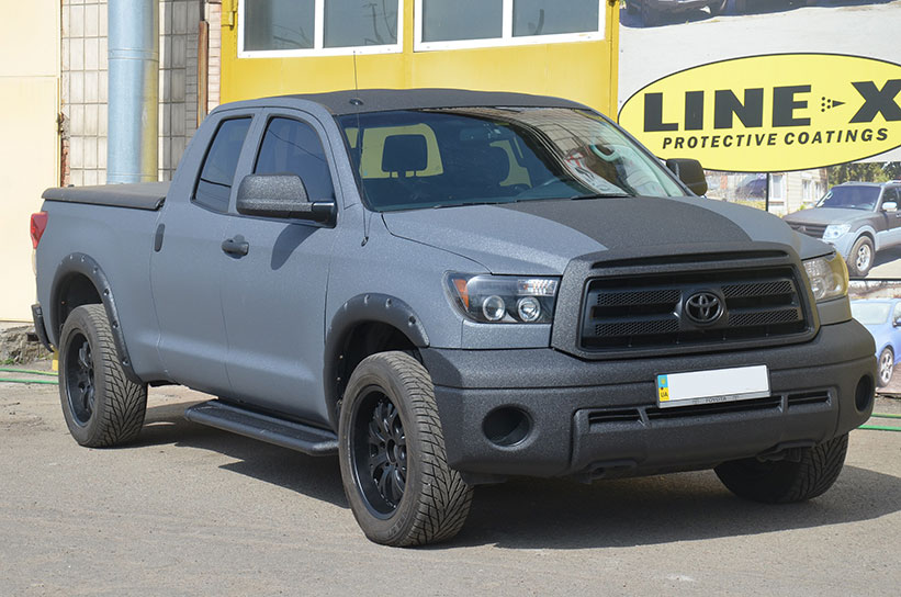 Защита кузова пикапа Toyota Tundra полимерным покрытием Line-X