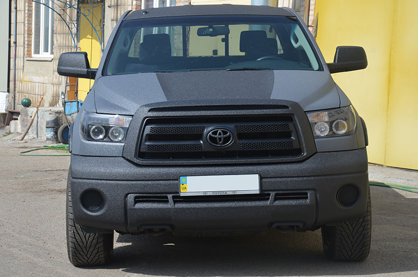 Защита кузова пикапа Toyota Tundra полимерным покрытием Line-X