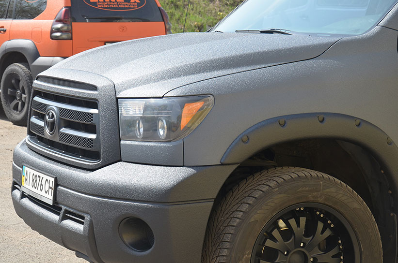 Защита кузова пикапа Toyota Tundra полимерным покрытием Line-X
