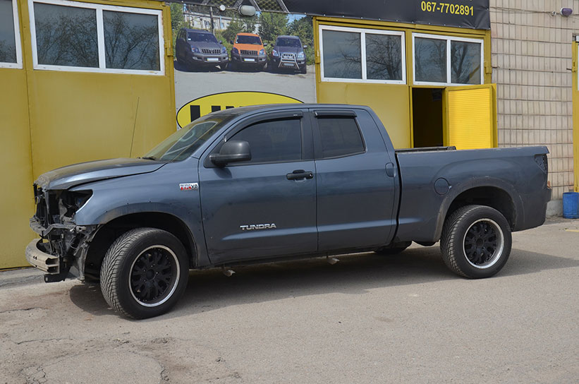 Защита кузова пикапа Toyota Tundra полимерным покрытием Line-X