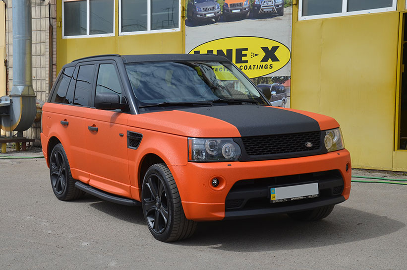 Эксклюзивная защита кузова внедорожника премиум класса Range Rover Sport полимерным покрытием Line-X