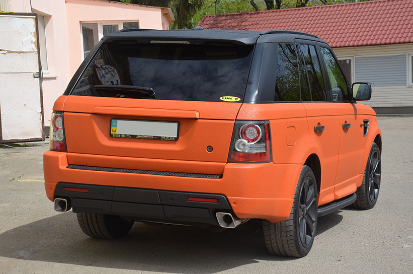 Эксклюзивная защита кузова внедорожника премиум класса Range Rover Sport полимерным покрытием Line-X