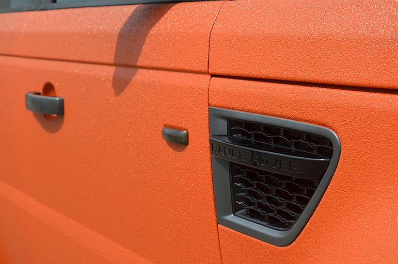 Эксклюзивная защита кузова внедорожника премиум класса Range Rover Sport полимерным покрытием Line-X