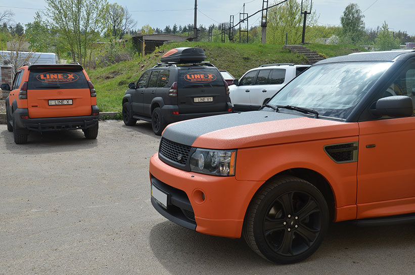 Эксклюзивная защита кузова внедорожника премиум класса Range Rover Sport полимерным покрытием Line-X