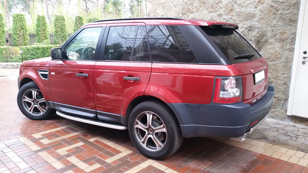 Эксклюзивная защита кузова внедорожника премиум класса Range Rover Sport полимерным покрытием Line-X