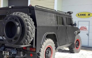 Защита кузова автомобиля повышенной проходимости «Тигр» полимерным покрытием Line-X