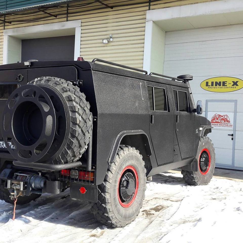 Защита кузова автомобиля повышенной проходимости «Тигр» полимерным покрытием Line-X