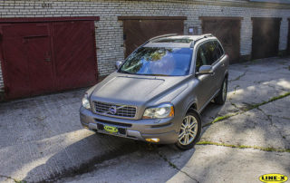 Защита кузова автомобиля Volvo XC90 от механических повреждений и коррозии полимерным покрытием Line-X.