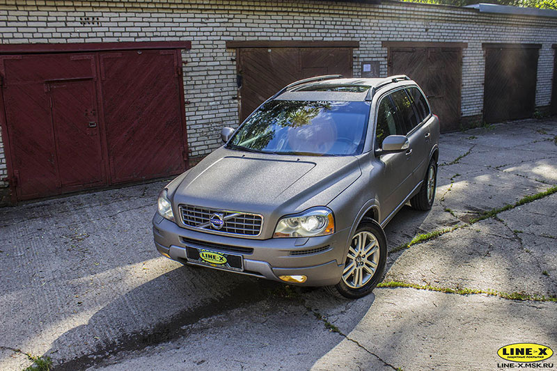 Защита кузова автомобиля Volvo XC90 от механических повреждений и коррозии полимерным покрытием Line-X.
