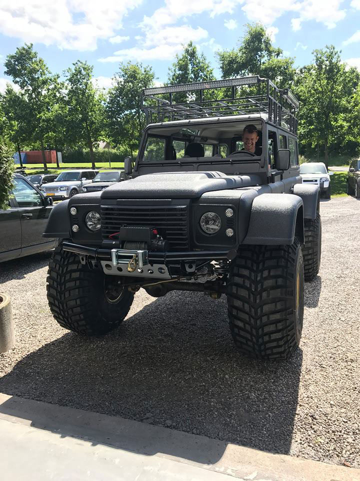 Защита автомобиля от механических повреждений и коррозии полимерным покрытием Line-X