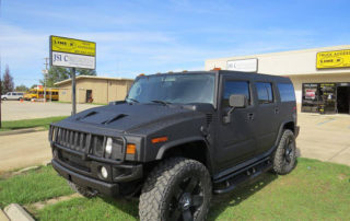 Защита кузова внедорожника Hummer H2 от механических повреждений и коррозии полимерным покрытием Line-X