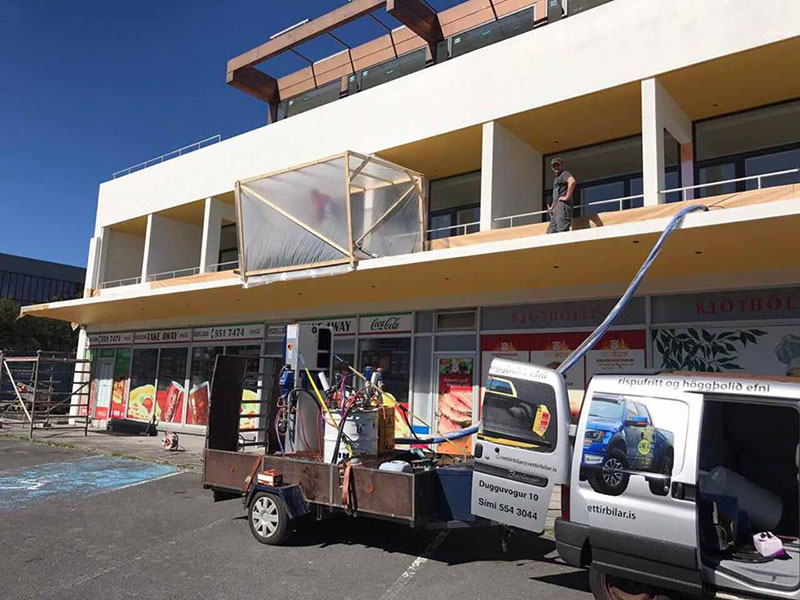 Гидро- теплоизоляция полимерным покрытием Line-X козырька торгового магазина