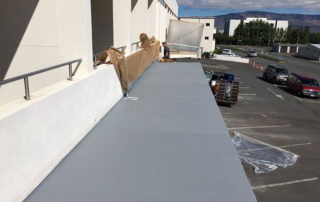 Гидро- теплоизоляция полимерным покрытием Line-X козырька торгового магазина