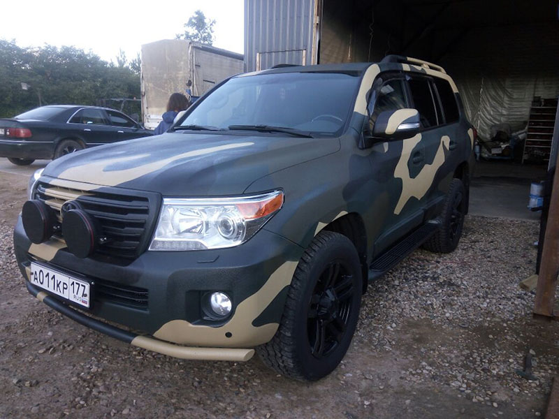 Защита автомобиля Toyota Land Cruiser от механических повреждений и коррозии полимерным покрытием Line-X, аэрография